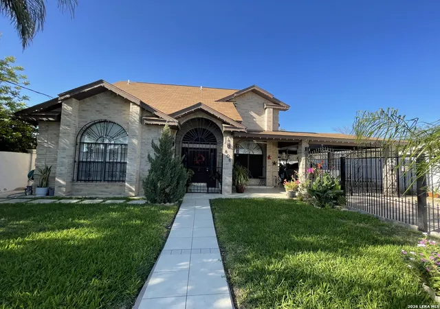 Photo 1 of Multi family home for sale at 808 E San Pedro Street, Laredo, TX 78041 | MLS# 1951838 | Listing updated on 2026-09-15