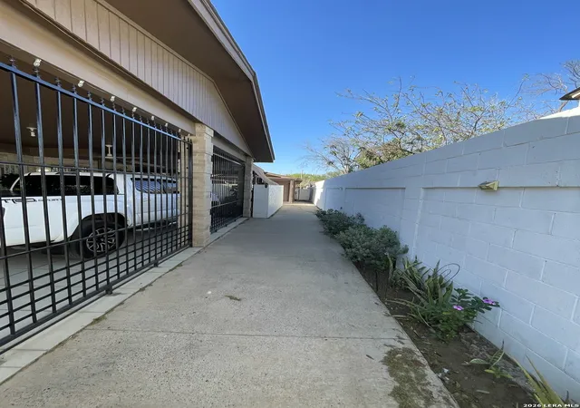 Photo 10 of Multi family home for sale at 808 E San Pedro Street, Laredo, TX 78041 | MLS# 1951838 | Listing updated on 2026-09-26