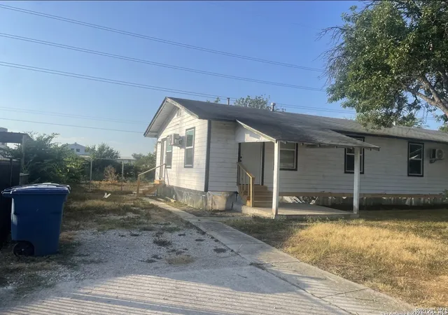 Photo 2 of Multi family home for sale at 3114 Saturn, San Antonio, TX 78226 | MLS# 1951842 | Listing updated on 2026-05-04