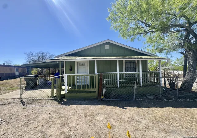 Photo 1 of Single family home for sale at 217 N Park Avenue, Karnes City, TX 78118 | MLS# 1951844 | Listing updated on 2026-07-16
