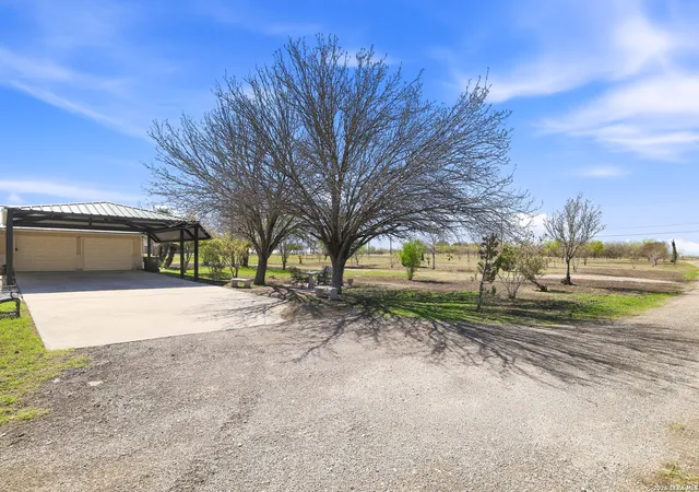 Photo 4 of Sale Pending at 11421 Ware Seguin, Schertz, TX 78154 | MLS# 1951866 | Listing updated on 2026-09-01