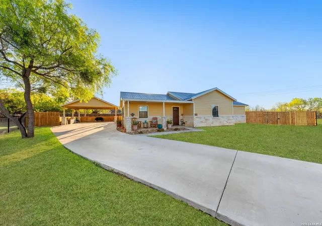 2nd image of 201 Bryan, Jourdanton, TX 78026 | MLS# 1951869