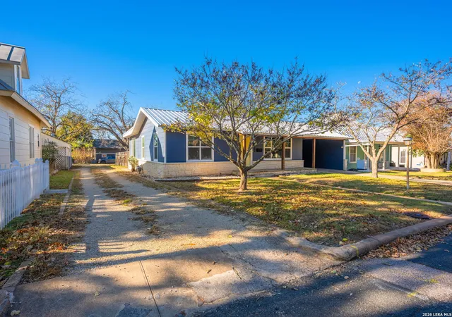 Photo 2 of Sale Pending at 309 W College St, Fredericksburg, TX 78624 | MLS# 1951890 | Listing updated on 2026-04-13