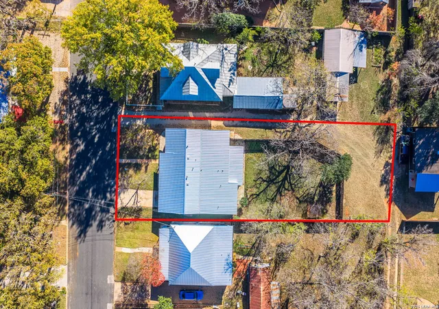 Photo 3 of Sale Pending at 309 W College St, Fredericksburg, TX 78624 | MLS# 1951890 | Listing updated on 2026-04-13