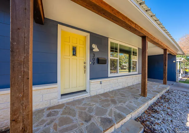Photo 4 of Sale Pending at 309 W College St, Fredericksburg, TX 78624 | MLS# 1951890 | Listing updated on 2026-04-13
