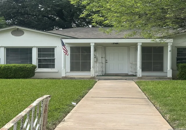 1st image of 844 Laurel, Uvalde, TX 78801 | MLS# 1951916