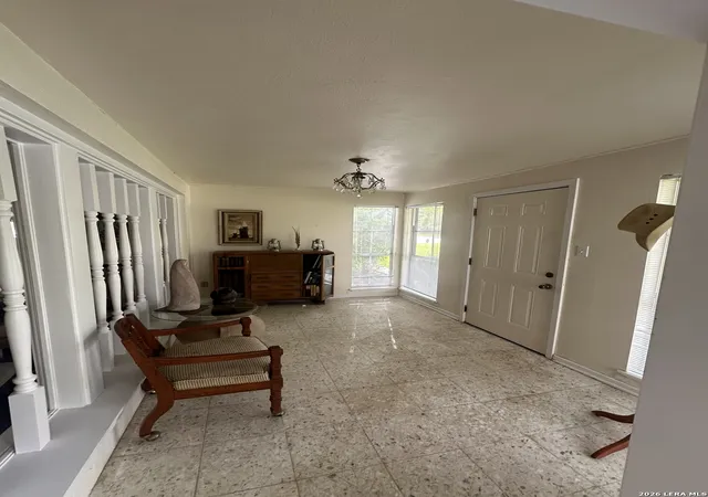 4th image of 844 Laurel, Uvalde, TX 78801 | MLS# 1951916