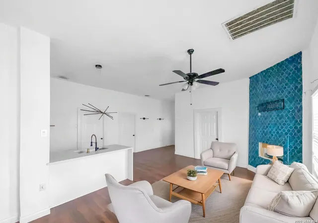 Photo 2 of Sale Pending at 223 Porter, San Antonio, TX 78210 | MLS# 1951921 | Listing updated on 2026-04-01