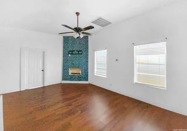 Photo 4 of Sale Pending at 223 Porter, San Antonio, TX 78210 | MLS# 1951921 | Listing updated on 2026-04-01