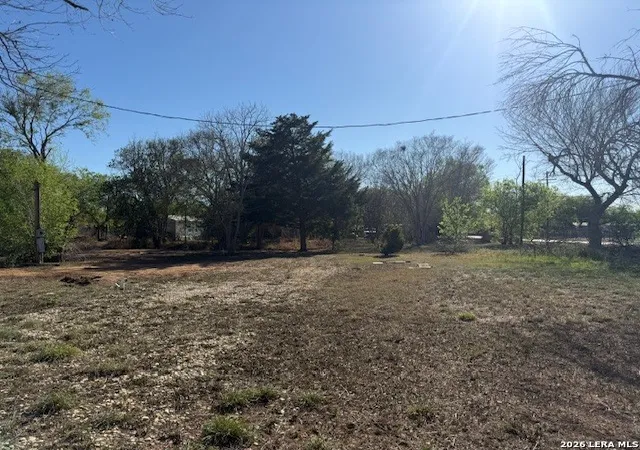 2nd image of 910 Chestnut, Jourdanton, TX 78026 | MLS# 1951922