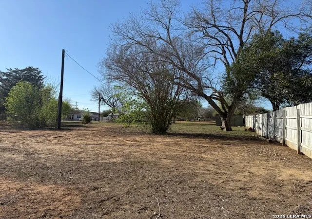 4th image of 910 Chestnut, Jourdanton, TX 78026 | MLS# 1951922