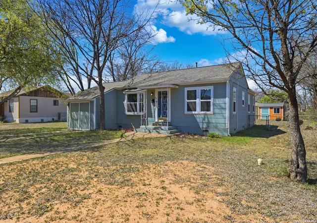 Photo 3 of Single family home for sale at 211 Brooks, Schertz, TX 78154 | MLS# 1951928 | Listing updated on 2026-07-25