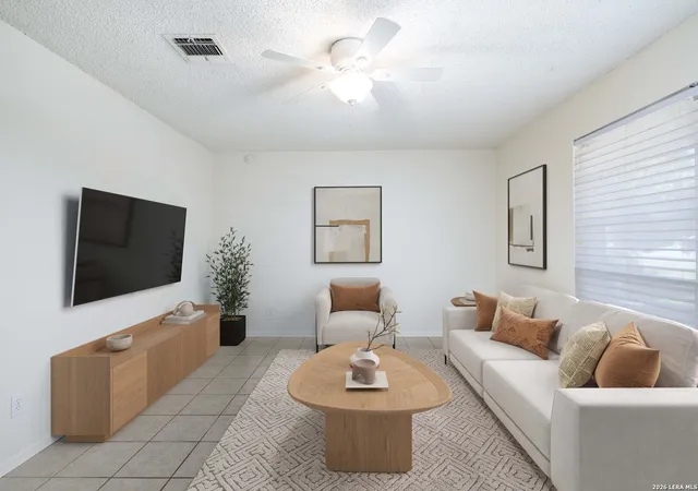 Listing Photo 5 - Condo for sale in building located at 309/311 Briarwood, New Braunfels, TX 78130