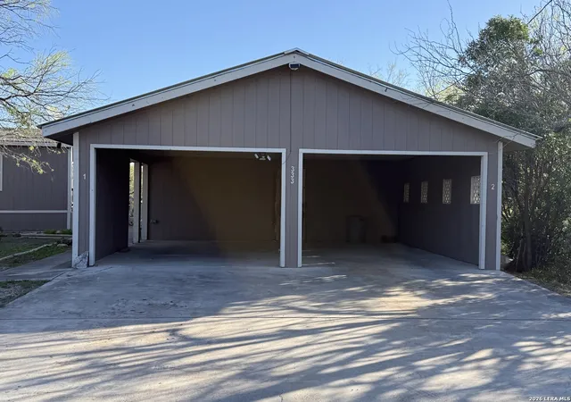 Photo 2 of Manufactured home for sale at 333 Fairway Circle, Brackettville, TX 78832 | MLS# 1951933 | Listing updated on 2026-04-11
