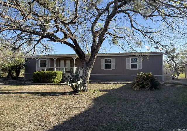 Photo 3 of Manufactured home for sale at 333 Fairway Circle, Brackettville, TX 78832 | MLS# 1951933 | Listing updated on 2026-04-11