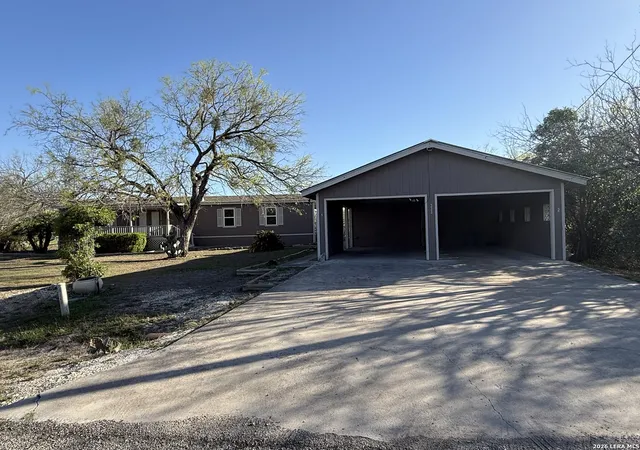 Photo 1 of Manufactured home for sale at 333 Fairway Circle, Brackettville, TX 78832 | MLS# 1951933 | Listing updated on 2026-04-11