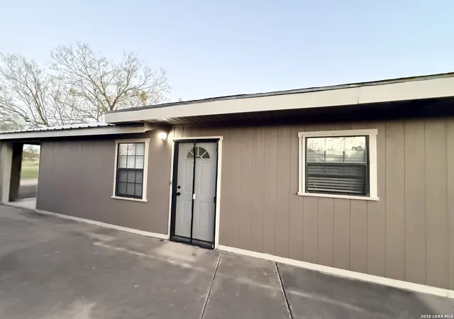 Photo 3 of Manufactured home for sale at 333 Fairway Circle, Brackettville, TX 78832 | MLS# 1951933 | Listing updated on 2026-04-11