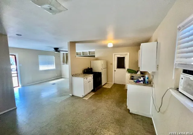 Photo 3 of Sale Pending at 325 W Lindbergh, Universal City, TX 78148 | MLS# 1951946 | Listing updated on 2026-04-03
