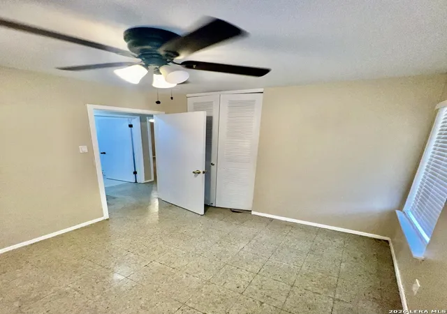 Photo 4 of Sale Pending at 325 W Lindbergh, Universal City, TX 78148 | MLS# 1951946 | Listing updated on 2026-04-03