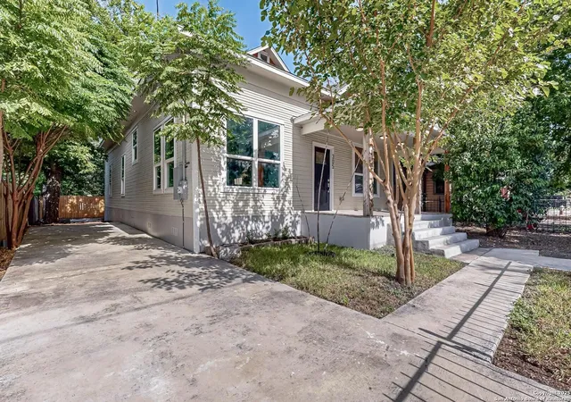 Photo 3 of Single family home for sale at 305 N Spruce, San Antonio, TX 78203 | MLS# 1951951 | Listing updated on 2026-06-24