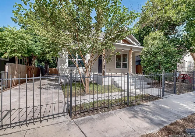Photo 1 of Single family home for sale at 305 N Spruce, San Antonio, TX 78203 | MLS# 1951951 | Listing updated on 2026-06-24