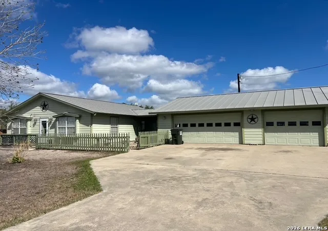 2nd image of 104 Jonathan St, Three Rivers, TX 78071 | MLS# 1951958
