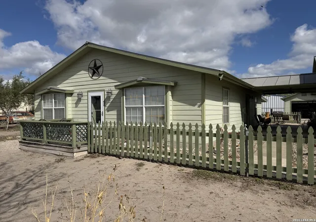1st image of 104 Jonathan St, Three Rivers, TX 78071 | MLS# 1951958