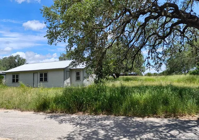 4th image of 82 Lance, Poteet, TX 78065 | MLS# 1951969