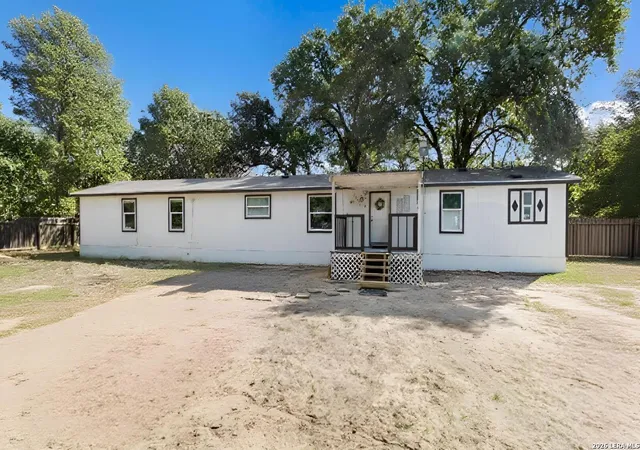 Manufactured home for sale at 23414 Dragon Rock, Elmendorf, TX 78112 | MLS# 1952005