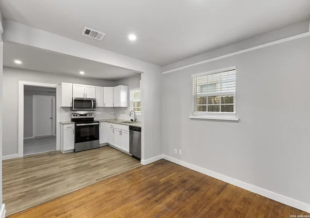 Photo 4 of Sale Pending at 602 Craigmont, San Antonio, TX 78213 | MLS# 1952015 | Listing updated on 2026-05-16