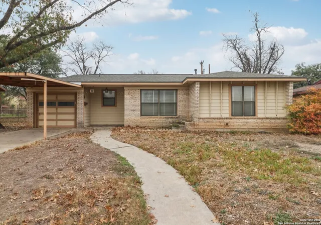 Photo 2 of Sale Pending at 431 Pilgrim, San Antonio, TX 78213 | MLS# 1952024 | Listing updated on 2026-04-29