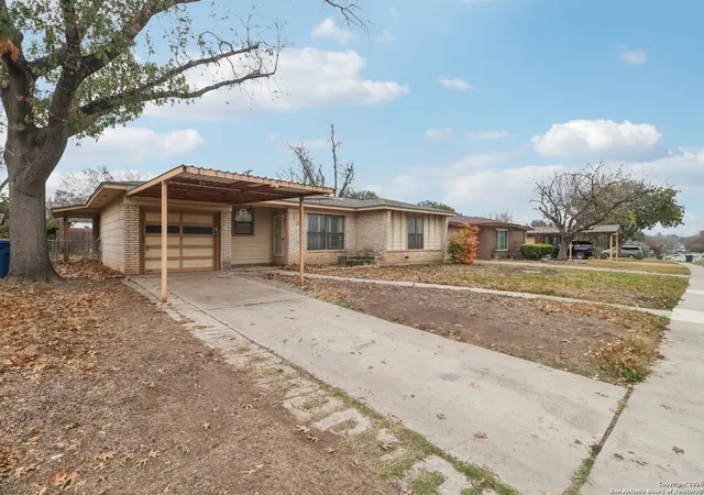 Photo 3 of Sale Pending at 431 Pilgrim, San Antonio, TX 78213 | MLS# 1952024 | Listing updated on 2026-04-29