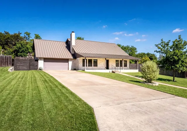 Photo 2 of Sale Pending at 1300 Warbler Dr, Kerrville, TX 78028 | MLS# 1952056 | Listing updated on 2026-05-07
