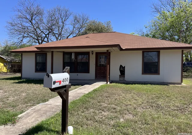 1st image of 400 Capitan, Uvalde, TX 78801 | MLS# 1952104