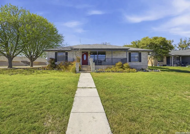 Photo 1 of Sale Pending at 227 Southway Dr, Kerrville, TX 78028 | MLS# 1952122 | Listing updated on 2026-04-22