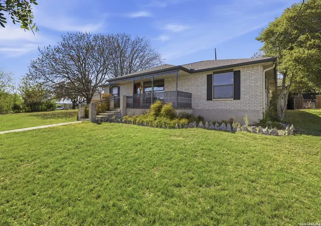 Photo 2 of Sale Pending at 227 Southway Dr, Kerrville, TX 78028 | MLS# 1952122 | Listing updated on 2026-04-22