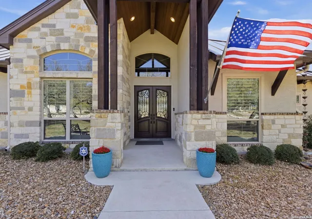 Photo 2 of Single family home for sale at 5 Sendero, Fair Oaks Ranch, TX 78015 | MLS# 1952231 | Listing updated on 2026-04-06