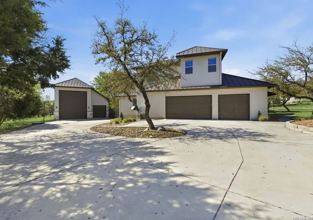 Photo 3 of Single family home for sale at 5 Sendero, Fair Oaks Ranch, TX 78015 | MLS# 1952231 | Listing updated on 2026-04-06
