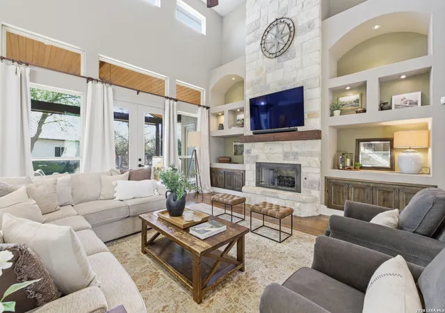 Photo 3 of Single family home for sale at 5 Sendero, Fair Oaks Ranch, TX 78015 | MLS# 1952231 | Listing updated on 2026-04-06