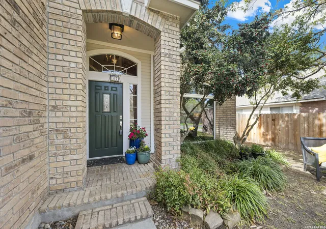 Photo 4 of Sale Pending at 37 Edgecreek, San Antonio, TX 78254 | MLS# 1952270 | Listing updated on 2026-04-04