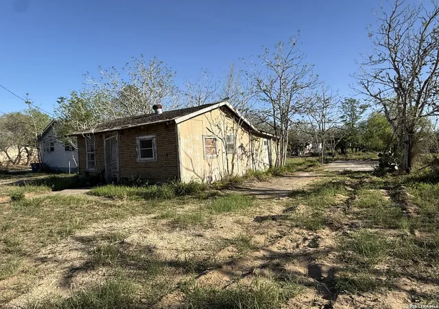 2nd image of 732 Trade, Pleasanton, TX 78064 | MLS# 1952385