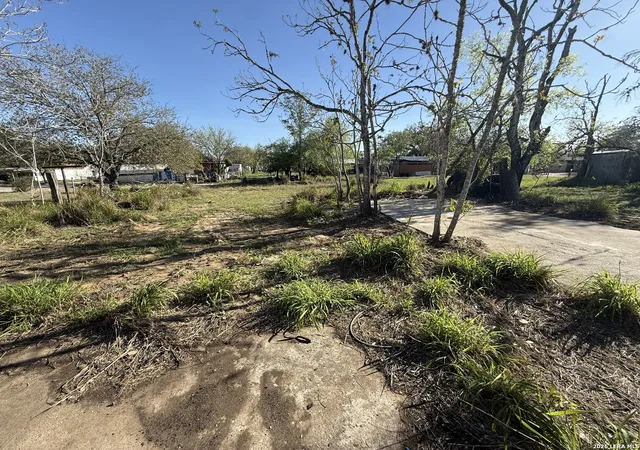 Photo 4 of Single family home for sale at 732 Trade, Pleasanton, TX 78064 | MLS# 1952385 | Listing updated on 2026-08-12