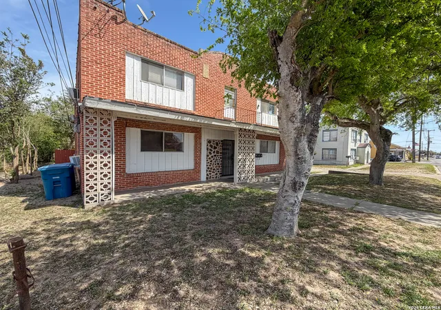 Photo 3 of Multi family home for sale at 704 N Washington St, Beeville, TX 78102 | MLS# 1952388 | Listing updated on 2026-05-16