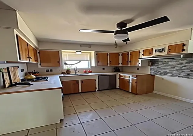 4th image of 1946 9Th, Hempstead, TX 77445 | MLS# 1952415