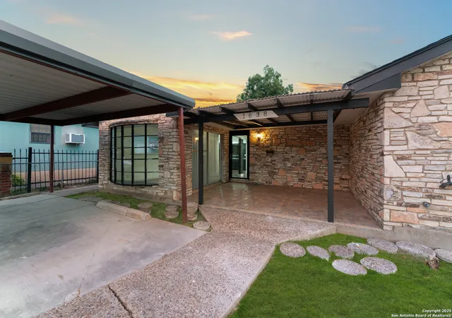 Photo 2 of Single family home for sale at 1638 W Ashby, San Antonio, TX 78201 | MLS# 1952421 | Listing updated on 2026-04-06