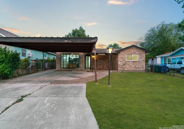 Photo 1 of Single family home for sale at 1638 W Ashby, San Antonio, TX 78201 | MLS# 1952421 | Listing updated on 2026-04-06