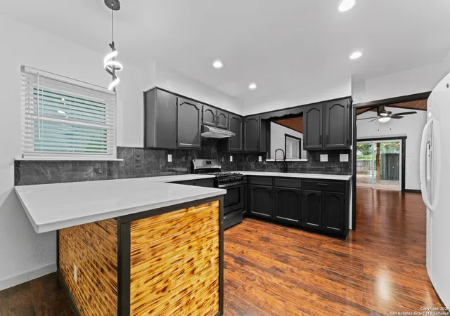 Photo 4 of Single family home for sale at 1638 W Ashby, San Antonio, TX 78201 | MLS# 1952421 | Listing updated on 2026-04-06
