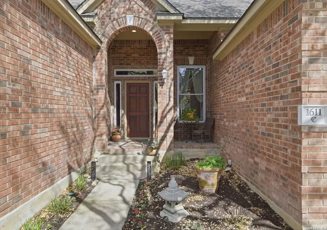Photo 3 of Sale Pending at 1611 Overlook Crk, San Antonio, TX 78260 | MLS# 1952429 | Listing updated on 2026-04-09