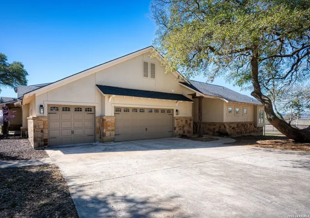 3rd image of 676 Highgate Dr, Bandera, TX 78003 | MLS# 1952447