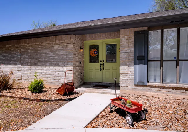 Photo 4 of Sale Pending at 3505 Wimbledon Dr, Schertz, TX 78108 | MLS# 1952470 | Listing updated on 2026-05-01